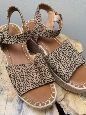Universal Thread Leopard Print Espadrille Sandals in Tan and Black